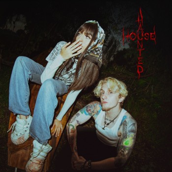 LOVE GHOST – Haunted House